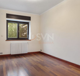 Casa, 10 camere, 420 mp Bucuresti/Sisesti