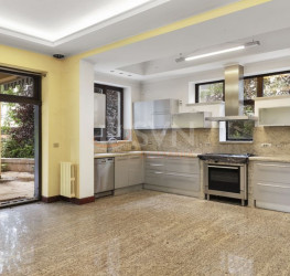 Casa, 10 camere, 420 mp Bucuresti/Sisesti