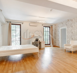Casa, 10 camere, 573 mp Bucuresti/Iancu Nicolae