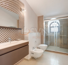 Casa, 10 camere, 573 mp Bucuresti/Iancu Nicolae