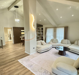 Casa, 10 camere, 650 mp Prahova/Centru