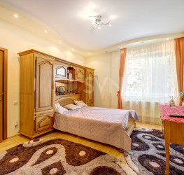 Casa, 10 camere, 700 mp Bucuresti/Pipera