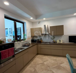 Casa, 10 camere, 700 mp Ilfov/Centru