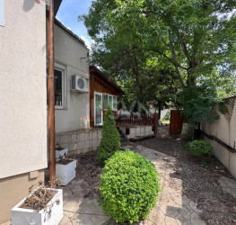 Casa, 10 rooms, 279 mp Bucuresti/Lacul Tei