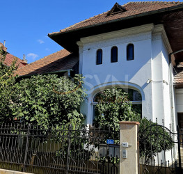 Casa, 10 rooms, 306 mp Bucuresti/Capitale