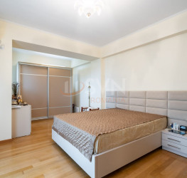 Casa, 10 rooms, 540 mp Bucuresti/Bucurestii Noi