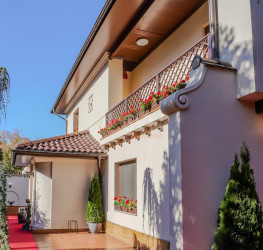 Casa, 10 rooms, 564 mp Bucuresti/Primaverii