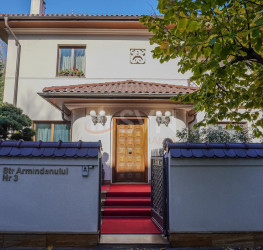 Casa, 10 rooms, 564 mp Bucuresti/Primaverii