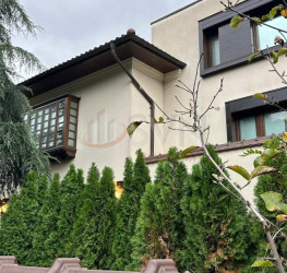 Casa, 10 rooms, 564 mp Bucuresti/Primaverii