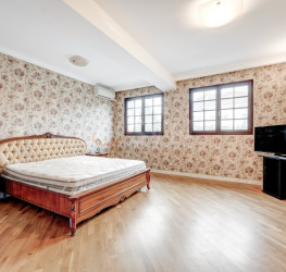 Casa, 10 rooms, 573 mp Bucuresti/Iancu Nicolae