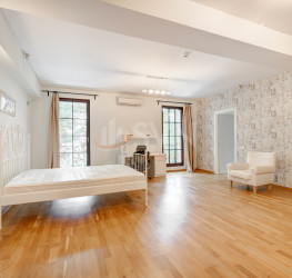 Casa, 10 rooms, 573 mp Bucuresti/Iancu Nicolae