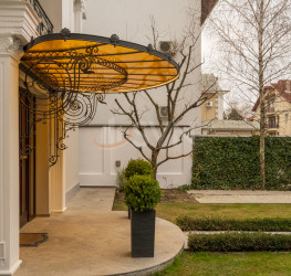 Casa, 10 rooms, 573 mp Bucuresti/Iancu Nicolae