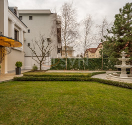 Casa, 10 rooms, 573 mp Bucuresti/Iancu Nicolae