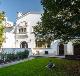 Casa, 10 rooms, 646 mp Bucuresti/Dacia