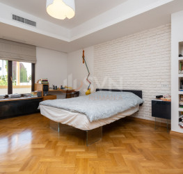 Casa, 10 rooms, 646 mp Bucuresti/Dacia
