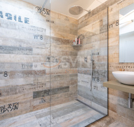 Casa, 10 rooms, 646 mp Bucuresti/Dacia