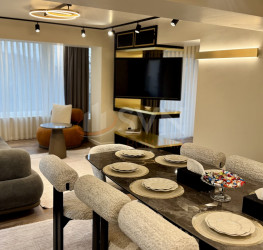 Casa, 10 rooms, 650 mp Prahova/Centru