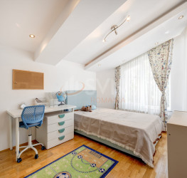 Casa, 10 rooms, 700 mp Bucuresti/Pipera