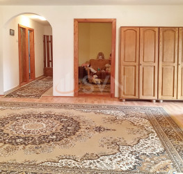 Casa, 11 rooms, 200 mp Brasov/Centru