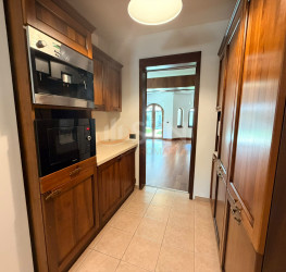 Casa, 11 rooms, 500 mp Bucuresti/P-ta Unirii
