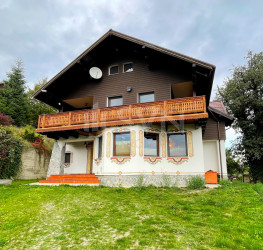 Casa, 11 rooms, 550 mp Brasov/Centru