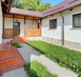 Casa, 11 rooms, 550 mp Brasov/Centru