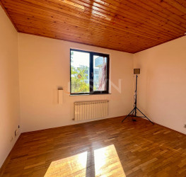 Casa, 12 camere, 370 mp Bucuresti/Aviatiei