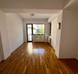 Casa, 12 camere, 370 mp Bucuresti/Aviatiei