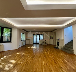 Casa, 12 camere, 370 mp Bucuresti/Aviatiei