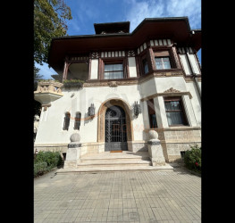 Casa, 12 camere, 550 mp Bucuresti/Aviatorilor