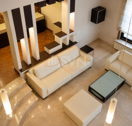 Casa, 12 camere, 660 mp Bucuresti/Iancu Nicolae