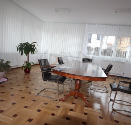 Casa, 12 camere, 750 mp Bucuresti/1 Mai