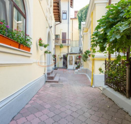 Casa, 12 rooms, 450 mp Bucuresti/P-ta Romana