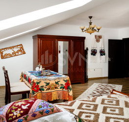 Casa, 12 rooms, 825 mp Brasov/Centru