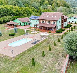 Casa, 12 rooms, 825 mp Brasov/Centru