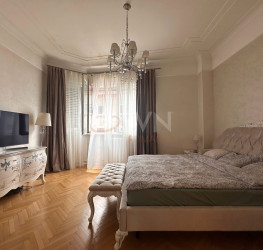 Casa, 13 camere, 586 mp Bucuresti/Universitate (s2)
