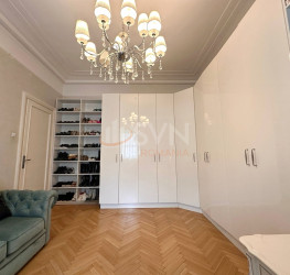 Casa, 13 rooms, 586 mp Bucuresti/Universitate (s2)
