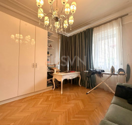 Casa, 13 rooms, 586 mp Bucuresti/Universitate (s2)