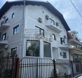 Casa, 14 camere, 478 mp Bucuresti/1 Mai