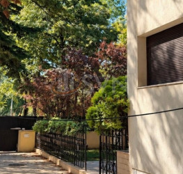Casa, 14 rooms, 726 mp Bucuresti/Aviatorilor
