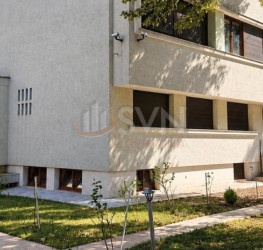 Casa, 14 rooms, 726 mp Bucuresti/Aviatorilor