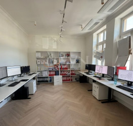 Casa, 15 camere, 400 mp Bucuresti/P-ta Victoriei