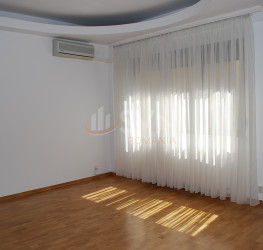 Casa, 16 rooms, 690 mp Bucuresti/Primaverii