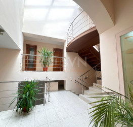 Casa, 18 rooms, 780 mp Bucuresti/Ozana