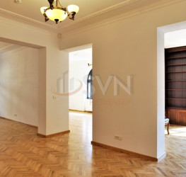 Casa, 3 camere, 250 mp Bucuresti/P-ta Romana