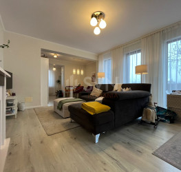 Casa, 4 camere, 118 mp Dambovita/Centru