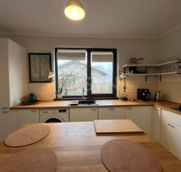 Casa, 4 camere, 118 mp Dambovita/Centru