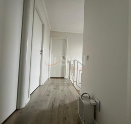 Casa, 4 camere, 118 mp Dambovita/Centru