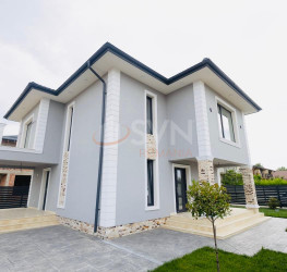 Casa, 4 camere, 135 mp Dambovita/Centru