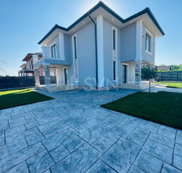 Casa, 4 camere, 135 mp Dambovita/Centru